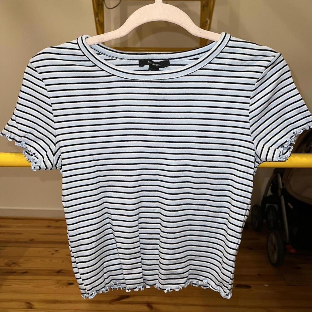 Forever 21 Women's White and Blue Tshirt